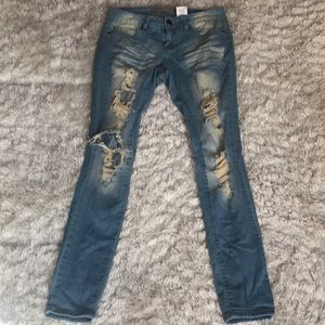 3/$15 🌺V.I.P Holy Jeans🌺